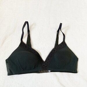 aerie black flower lace detail‎ clasp bra - 36B